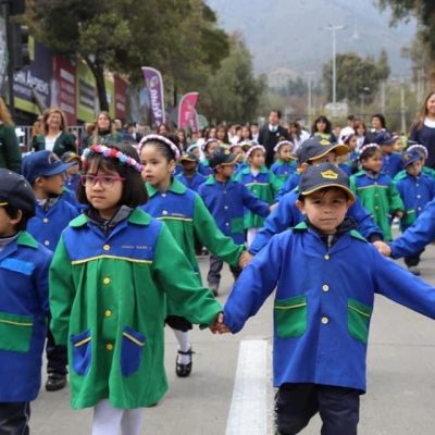 GRAN DESFILE COMUNAL POR LOS 60 AÑOS DE LA REINA