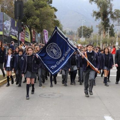 GRAN DESFILE COMUNAL POR LOS 60 AÑOS DE LA REINA